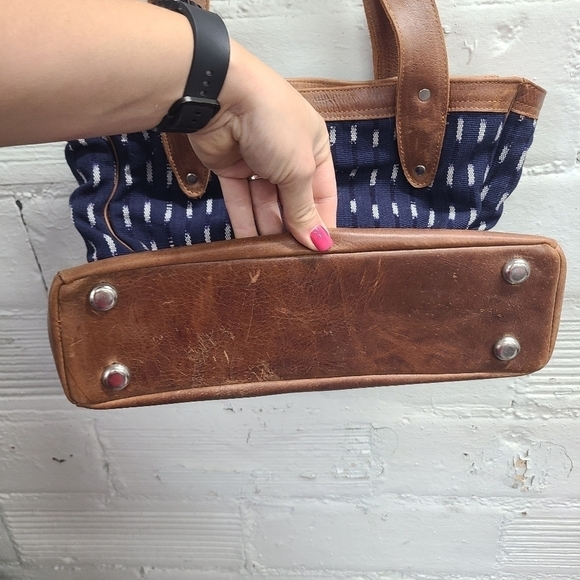 Kakaw Designs Navy & Brown Shoulder Tote - Picture 4 of 12